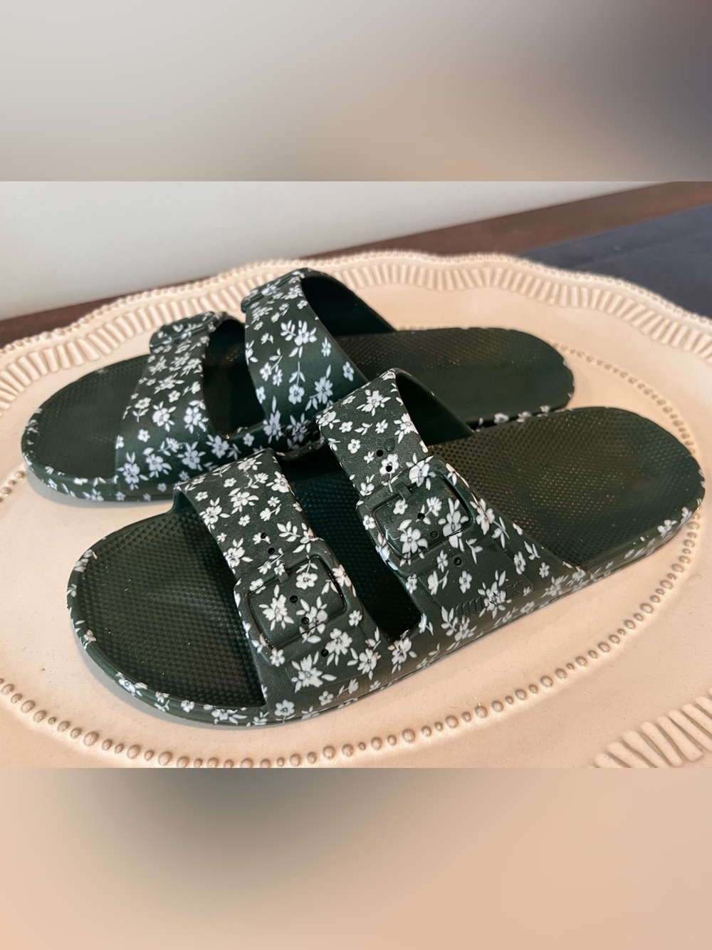 Freedom Moses Women’s Floral Double-Buckle Slide Sandals - Dark Green